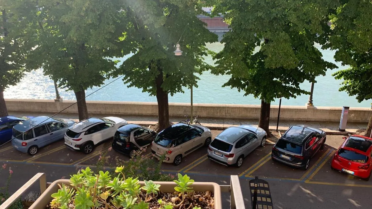 *** Guest house Notti Sull'Adige Hotel Verona Italy