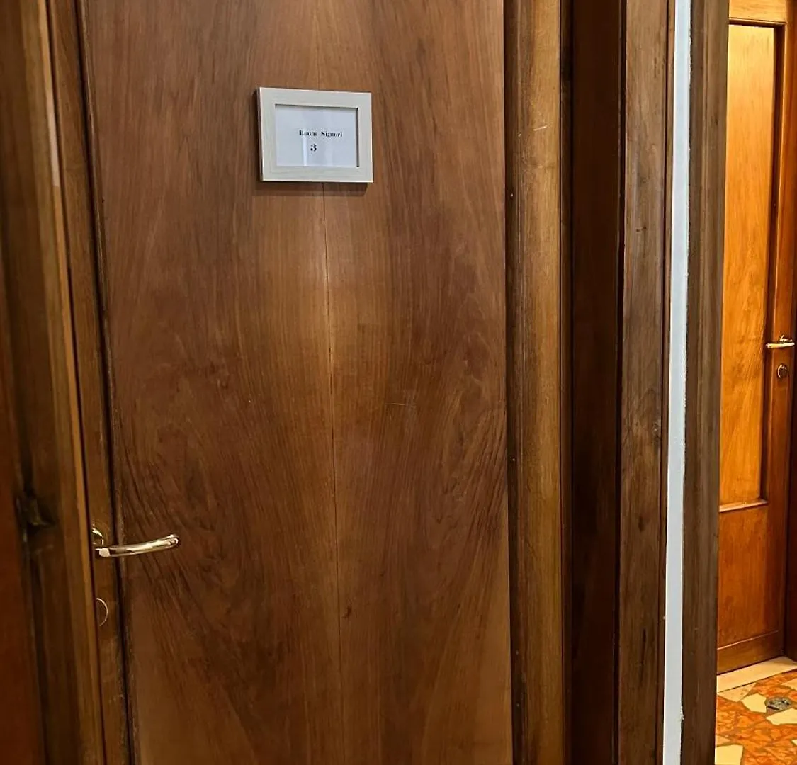 *** Guest house Notti Sull'Adige Hotel Verona Italy
